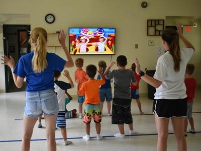 kids learning dance moves from instructors at Rambling Pines Day Camp