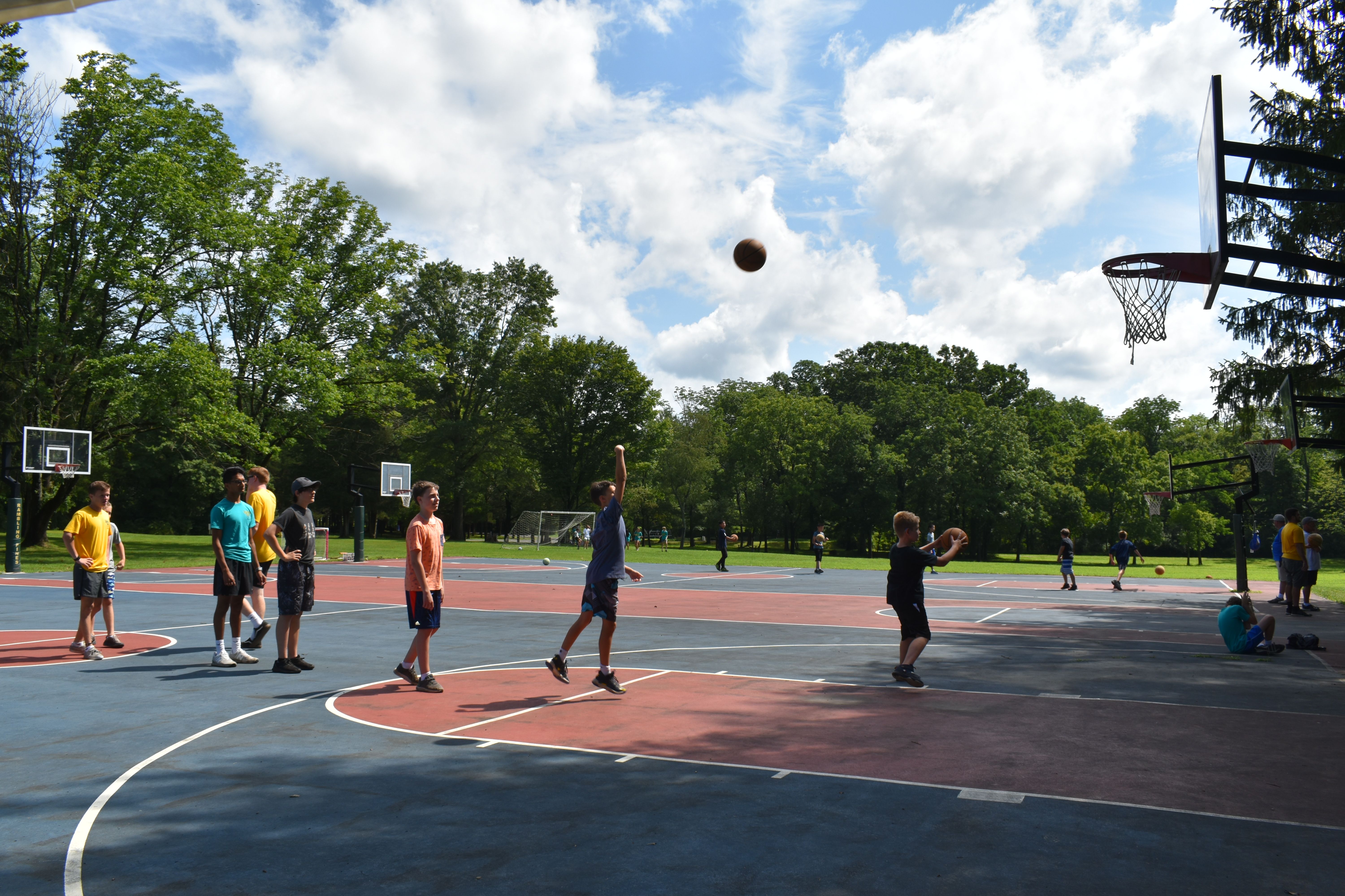 children playing basketball at Rambling Pines Day Camp