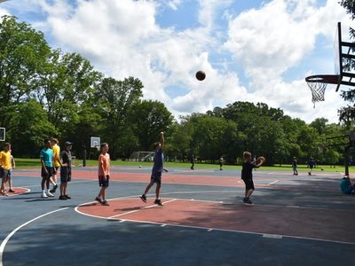 children playing basketball at Rambling Pines Day Camp