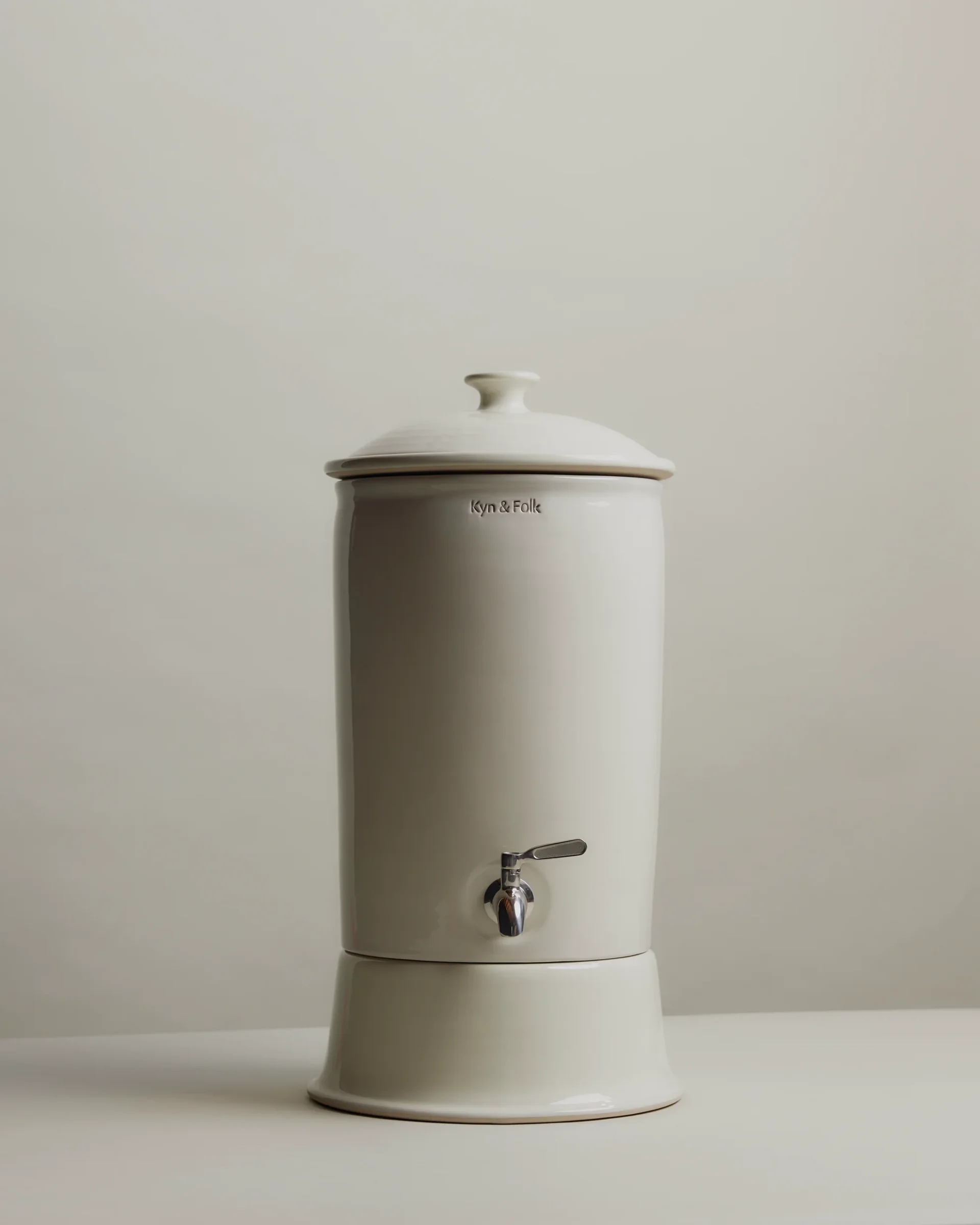 Kyn & Folk – Benchtop Ceramic Water Filter (Dove)