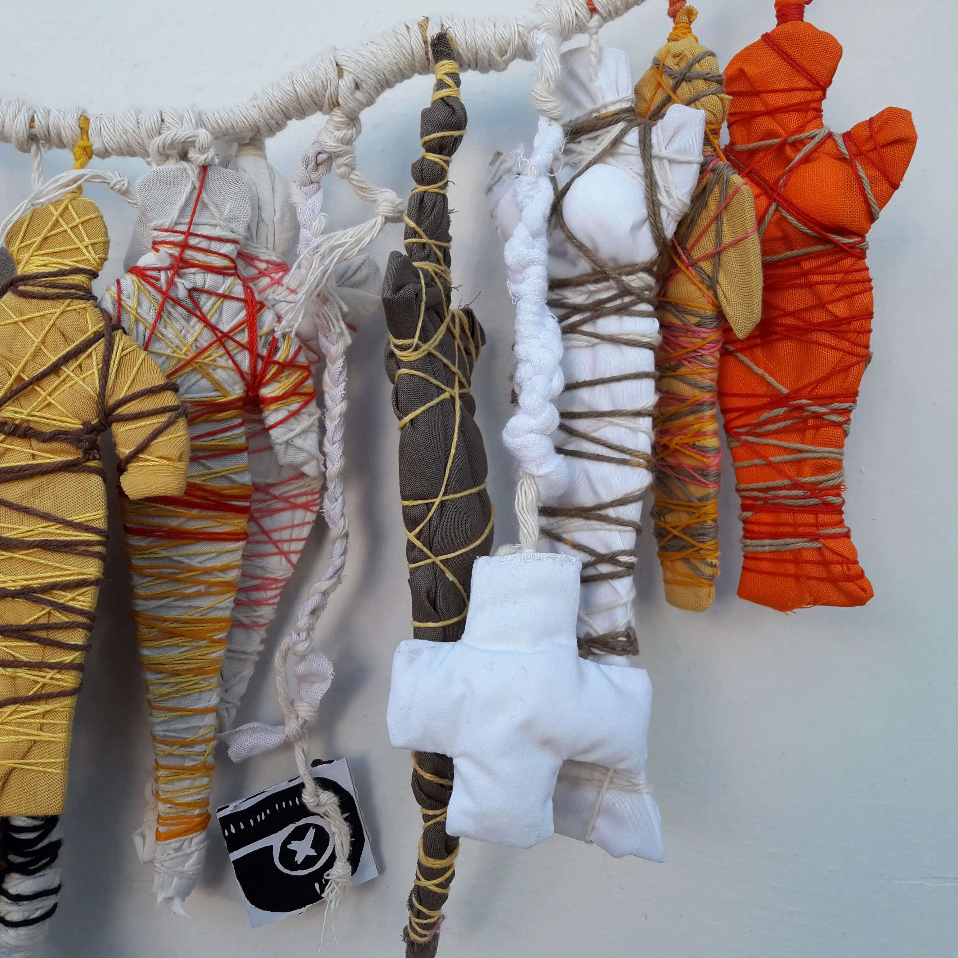 Ídolos resguardados para los doce meses III. De la serie JUNTARSE 113/30.000