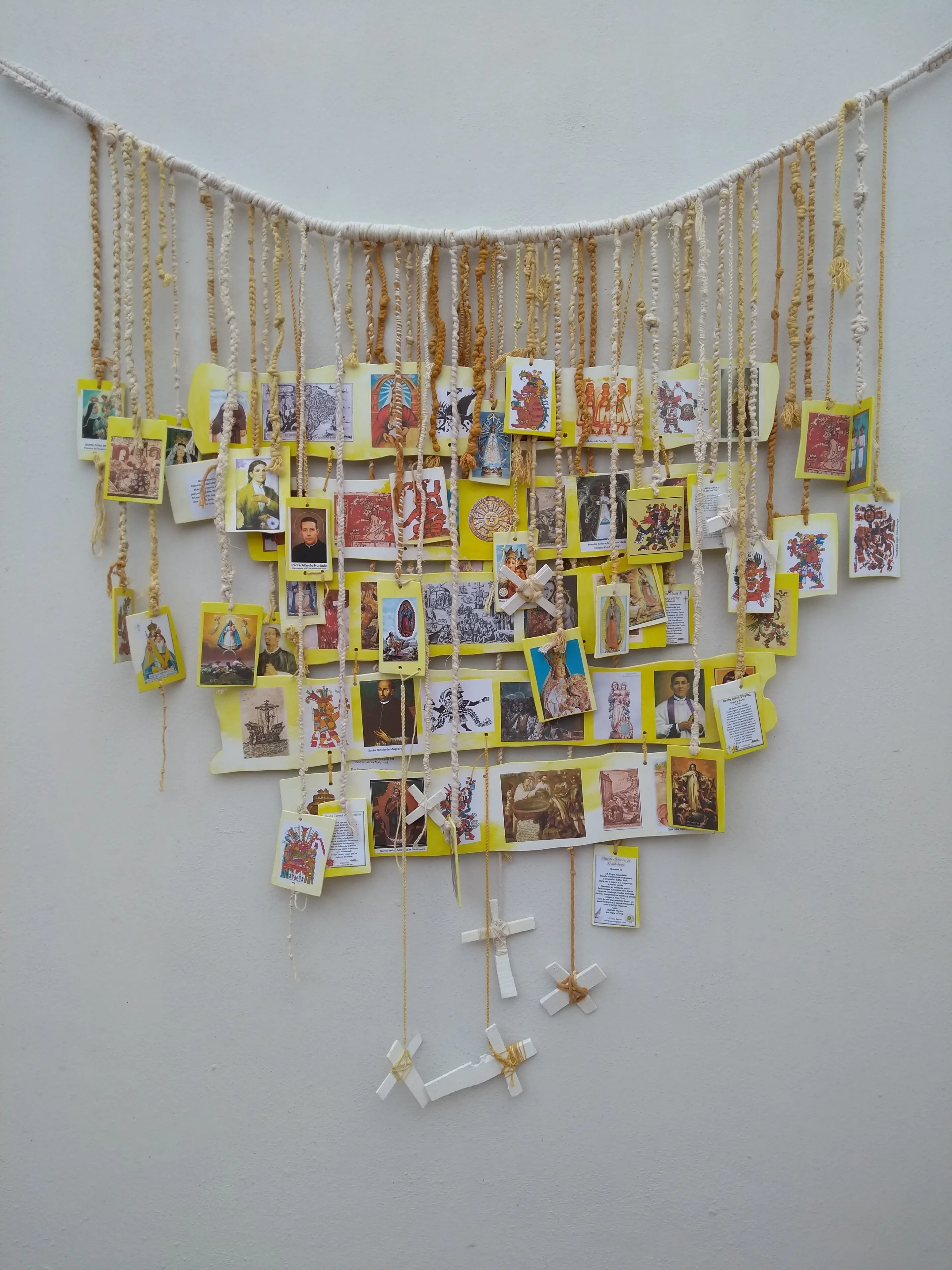 Retablo nómade para creyentes de la América que no fue. De la serie Juntarse 64 /30.000