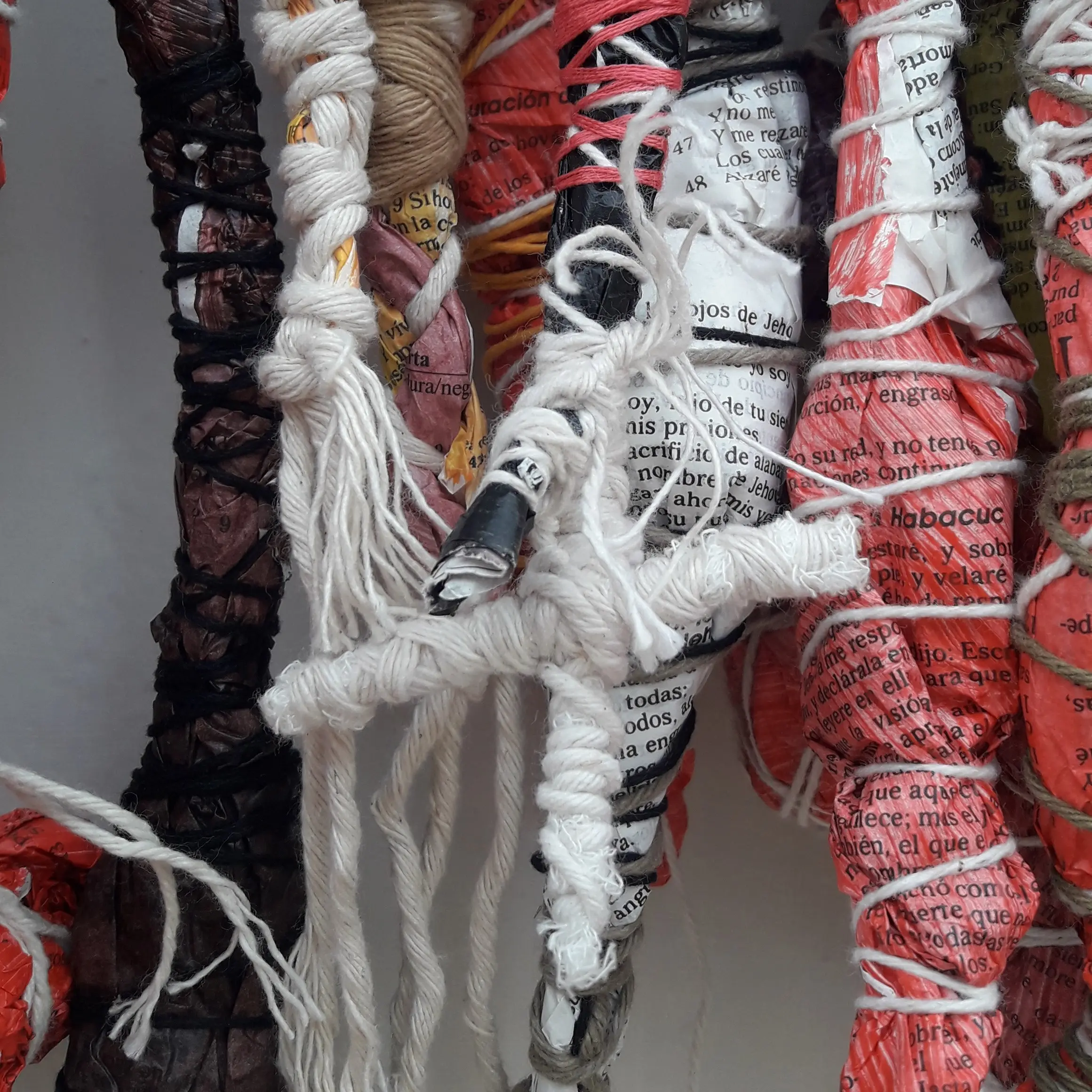 Ensayo de traducción, de libro a quipu. De la serie JUNTARSE 97/30.000