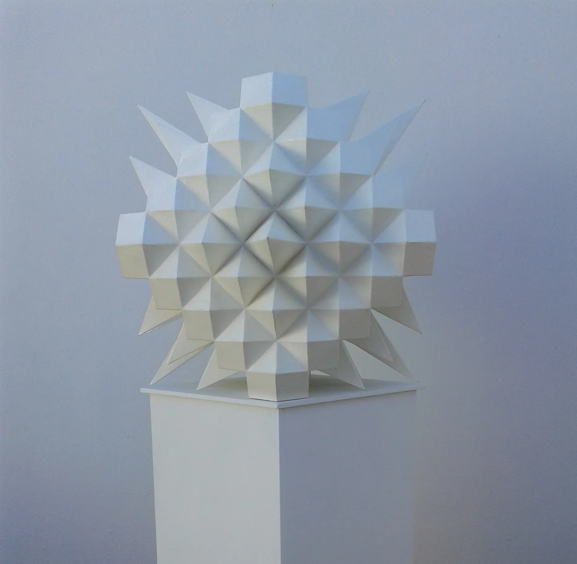 Del cubo al granatoedro rómbico