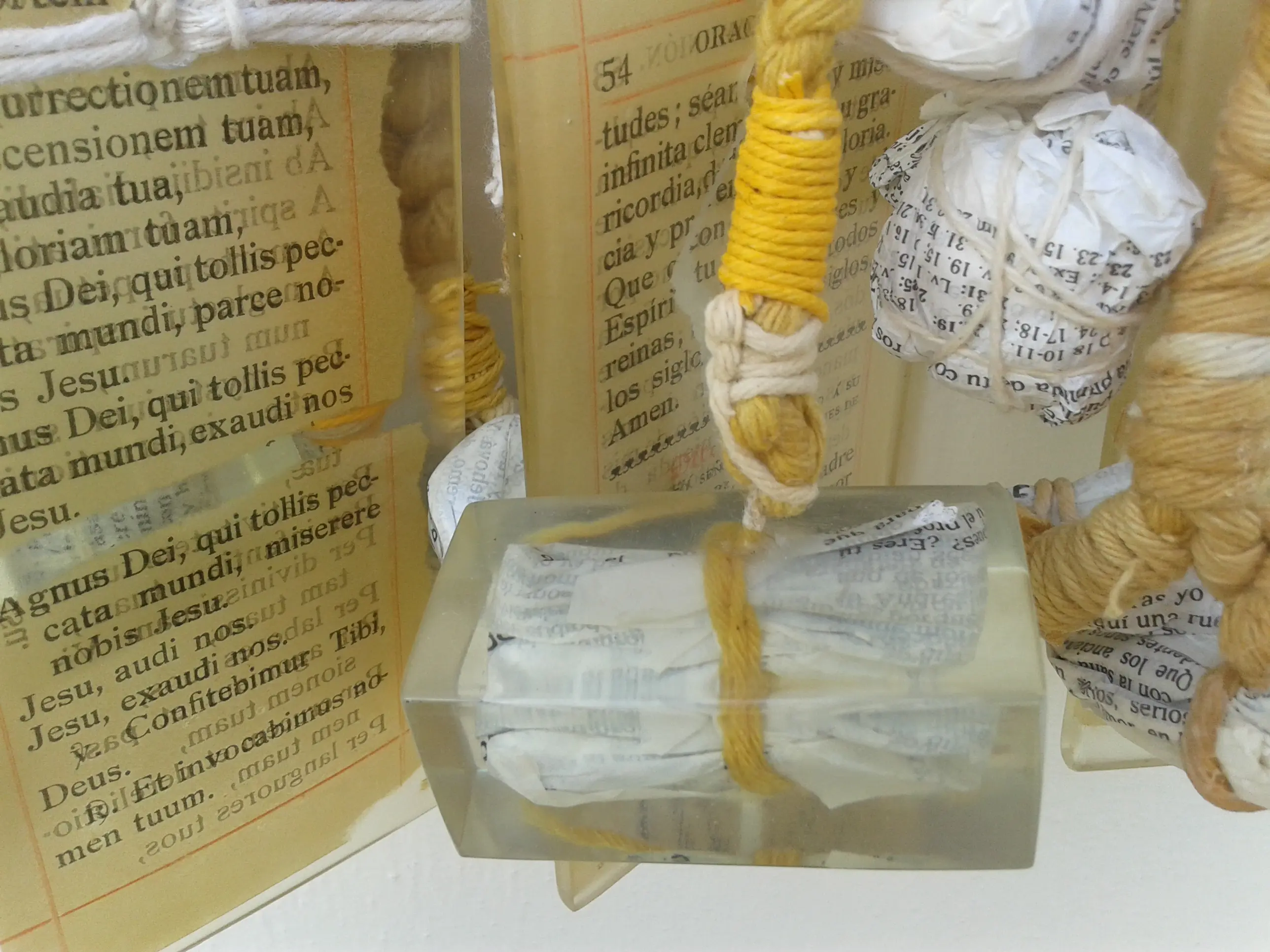 Biblia en la América que no fue. De la serie JUNTARSE 85/30.000. (detalle)