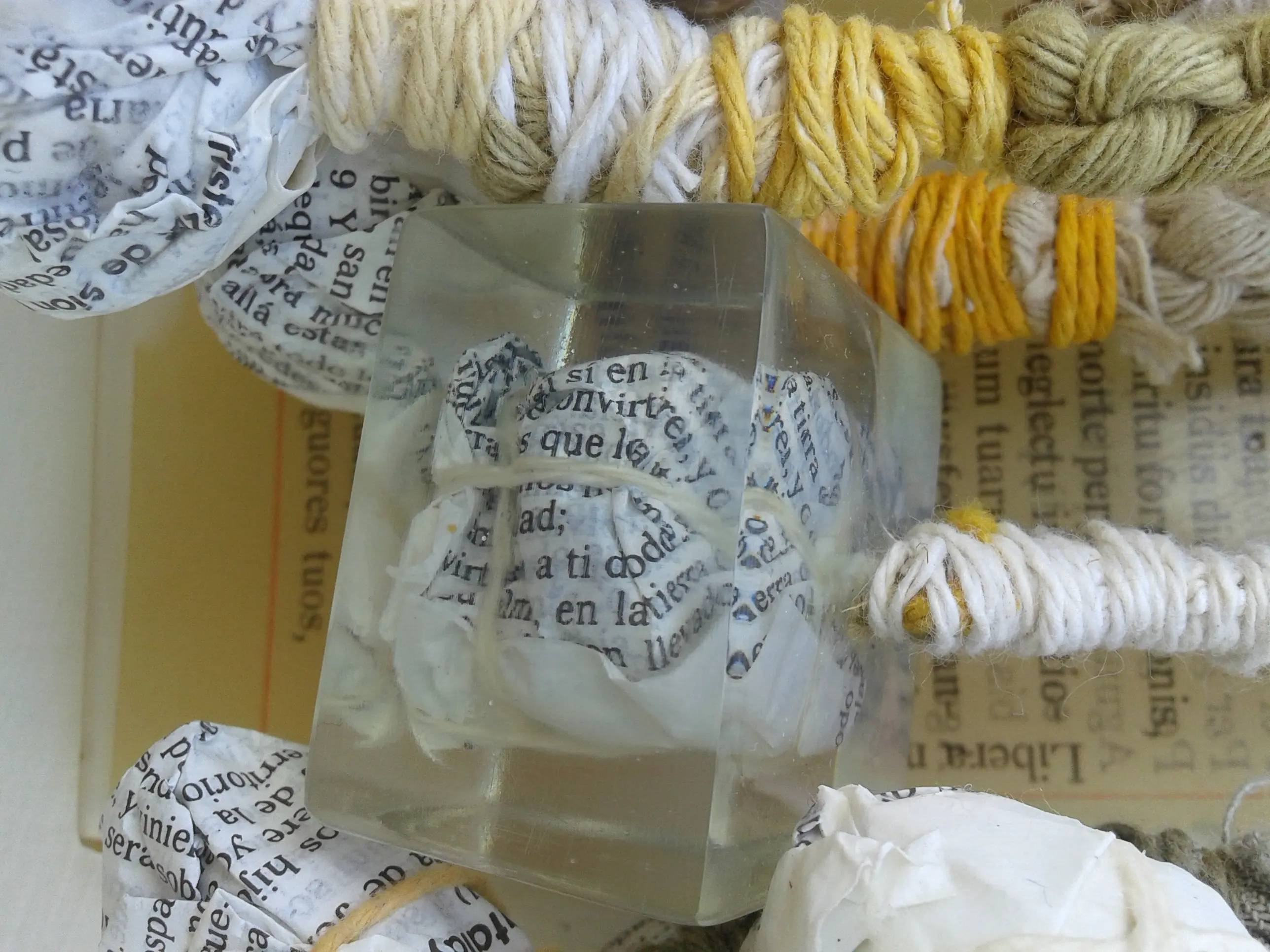 Biblia en la América que no fue. De la serie JUNTARSE  85/30.000. (detalle)