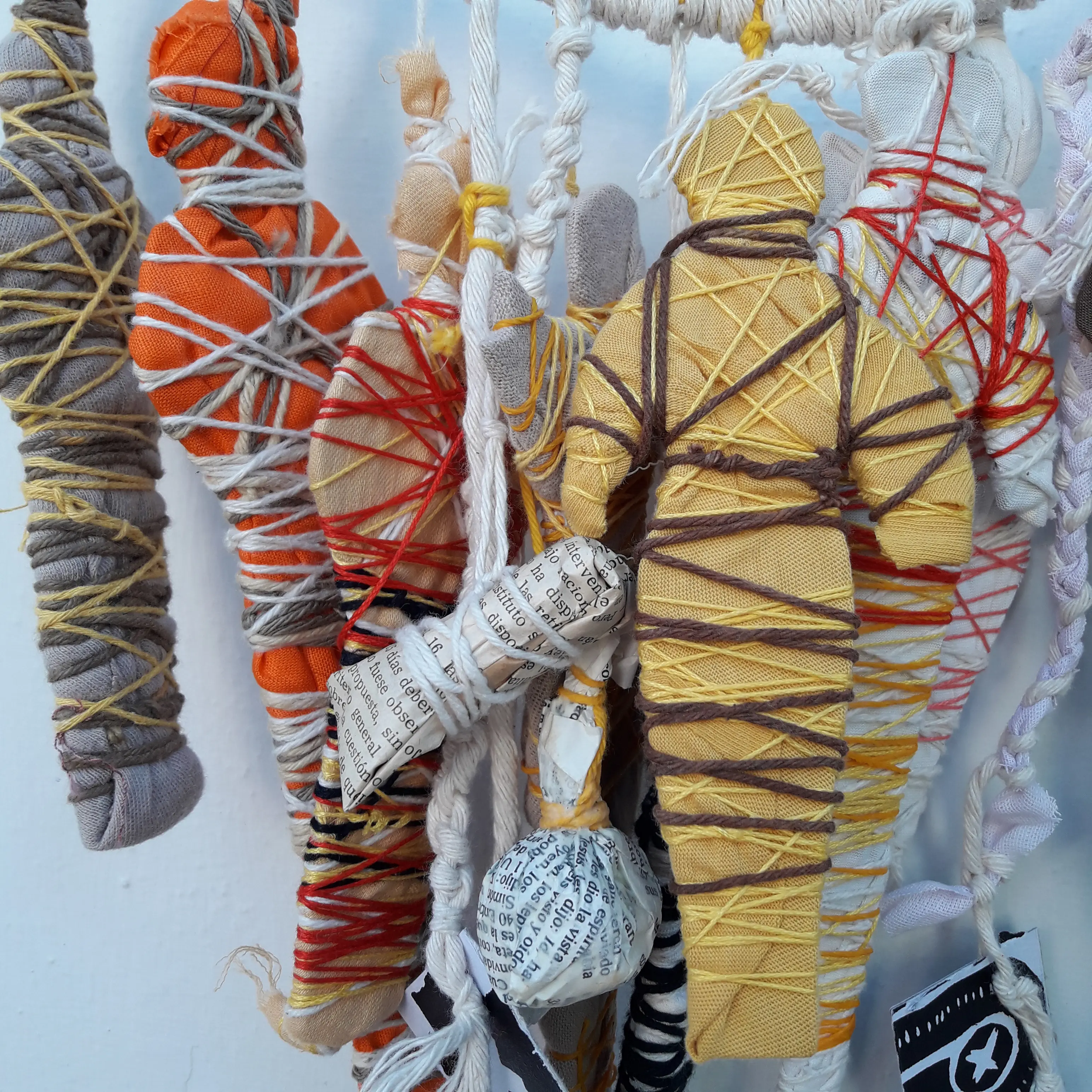 Ídolos resguardados para los doce meses III. De la serie JUNTARSE 113/30.000 