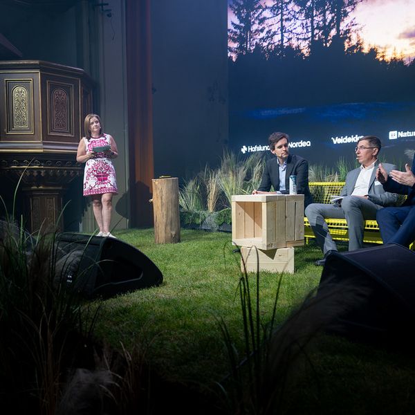 Panelsamtale på scenen under Naturkonferansen