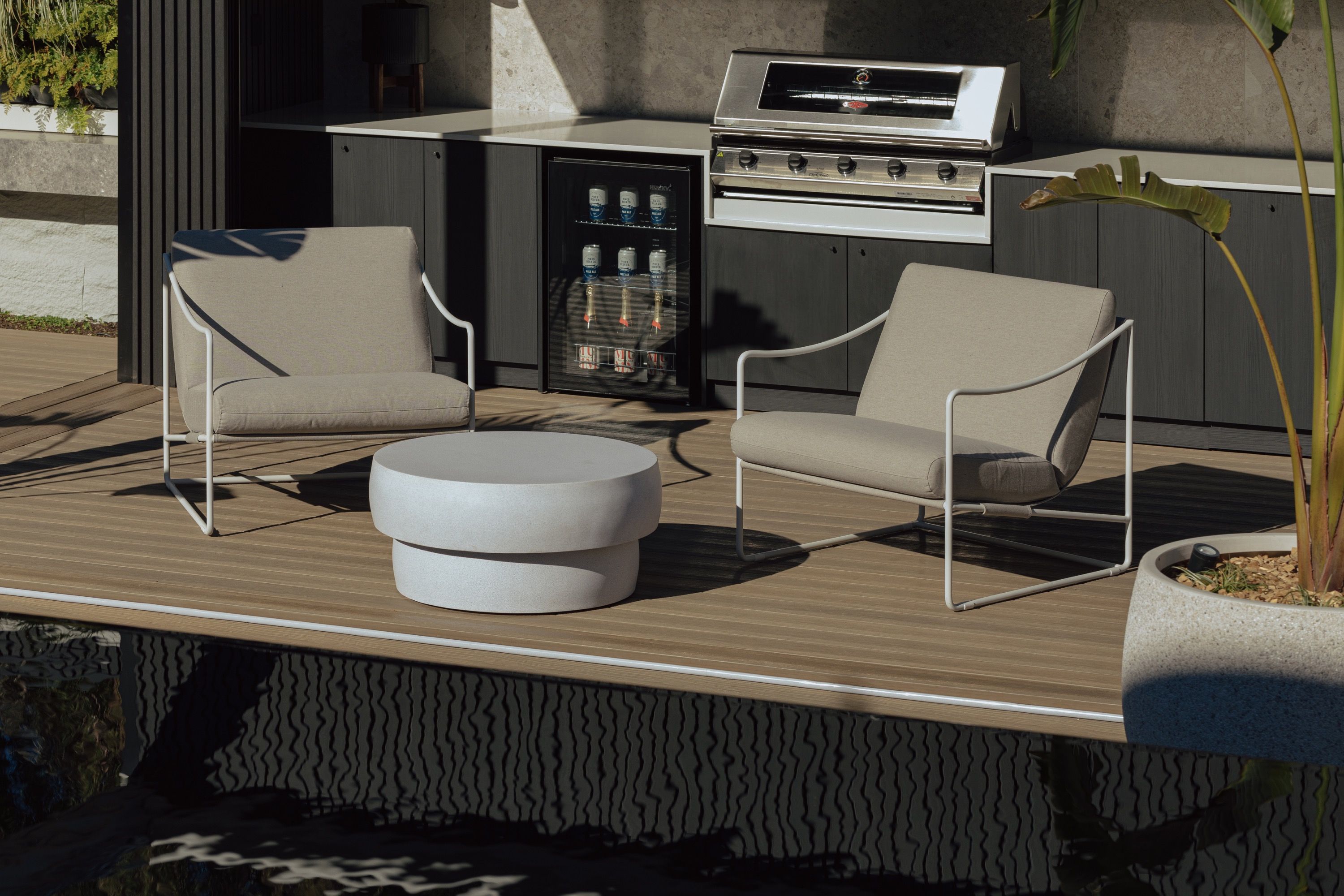 Outdoor entertaining deck with built-in kitchen — RESLU, Adelaide