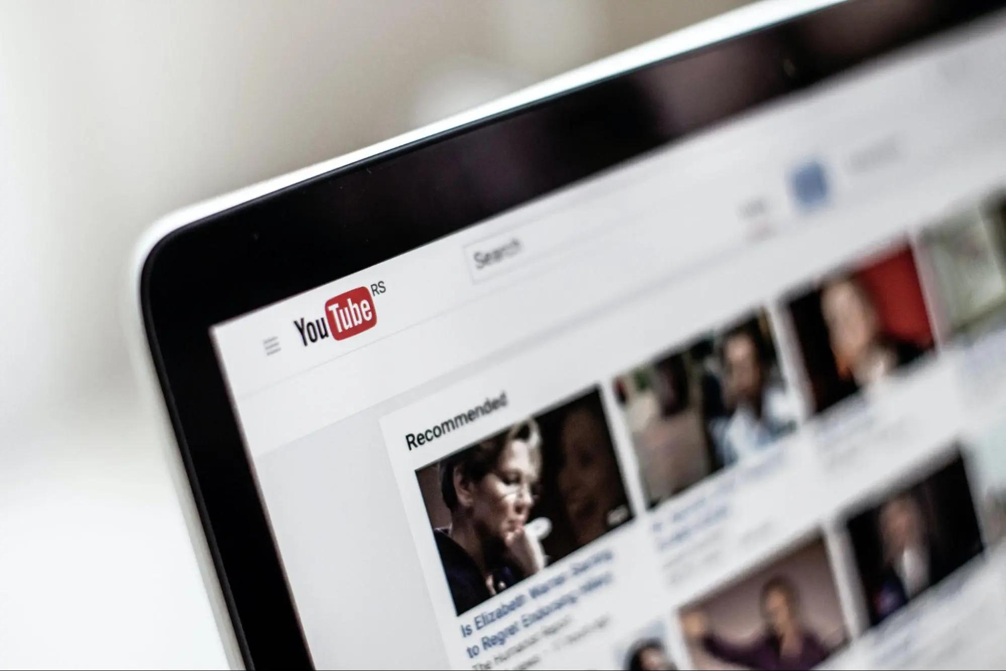 YouTube動画に吹き替えを追加する方法