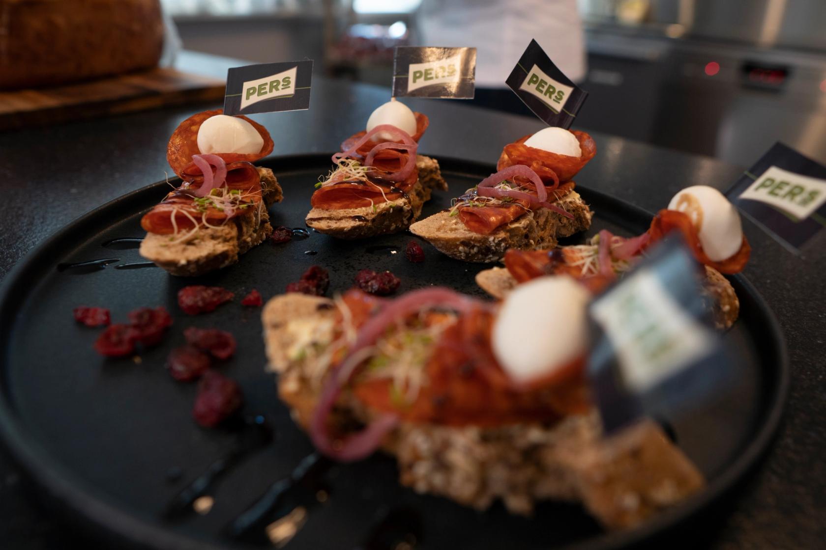 Hos Per’s er de nøye med hvilke råvarer de vil sette navnet sitt på. Det har gjort dem til en meget populært lokalmatprodusent, også langt utenfor Sandefjords grenser.