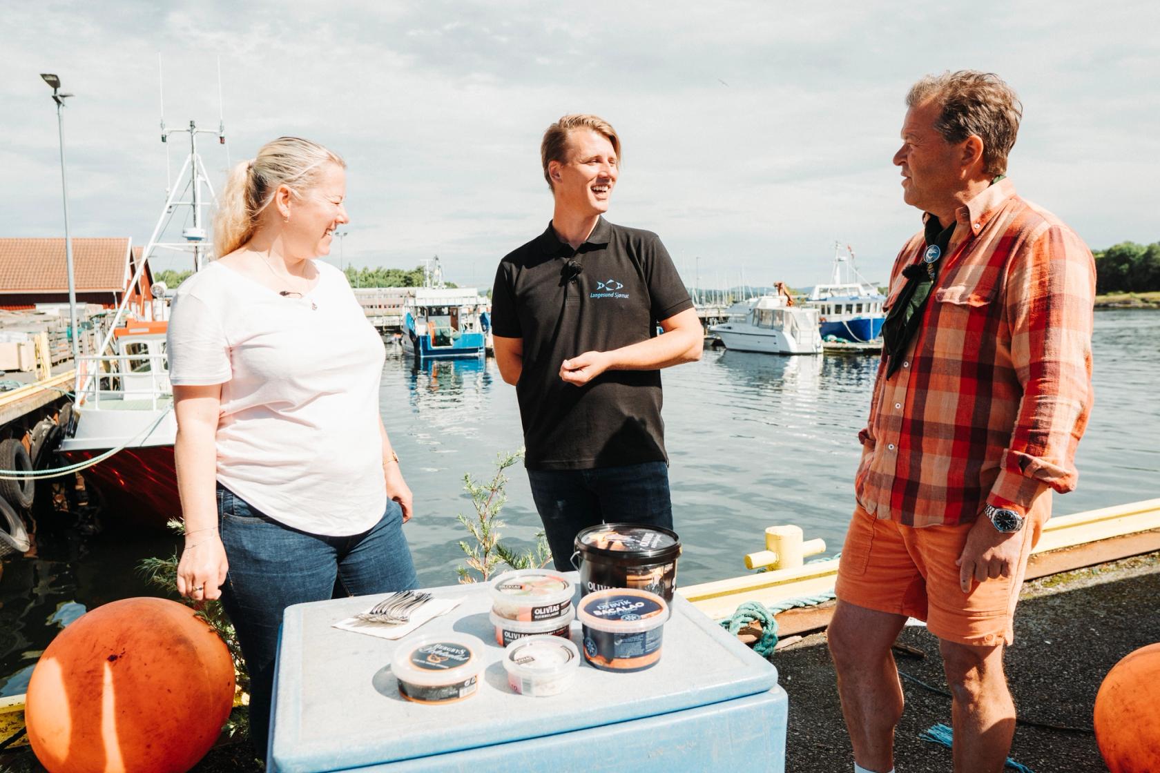 Unge Aleksander Stulen fører videre fiskeforedlingstradisjonene på kaia i Langesund. Her produserer de håndlaget fiskemat av høy kvalitet.