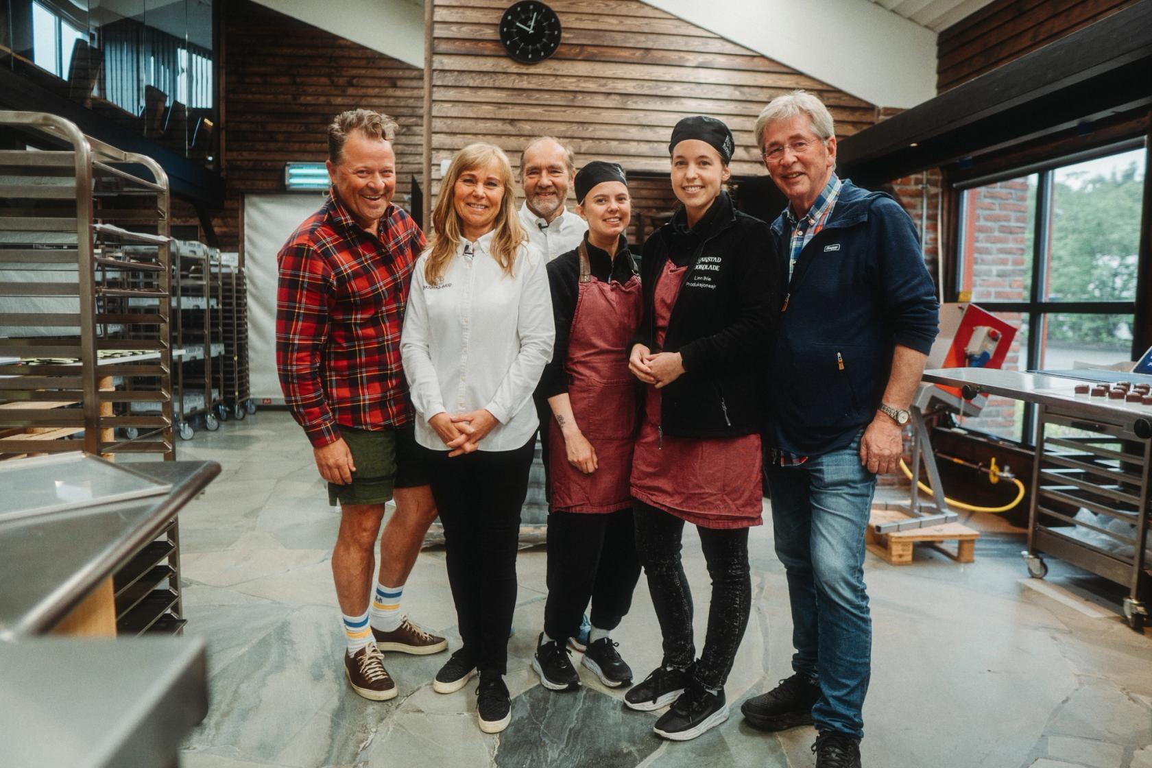 I den tidligere veikroa har bondeparet Hans og Helena skapt et sjokoladeeventyr, som også har blitt et meget populært stoppested for den som ferdes i traktene.