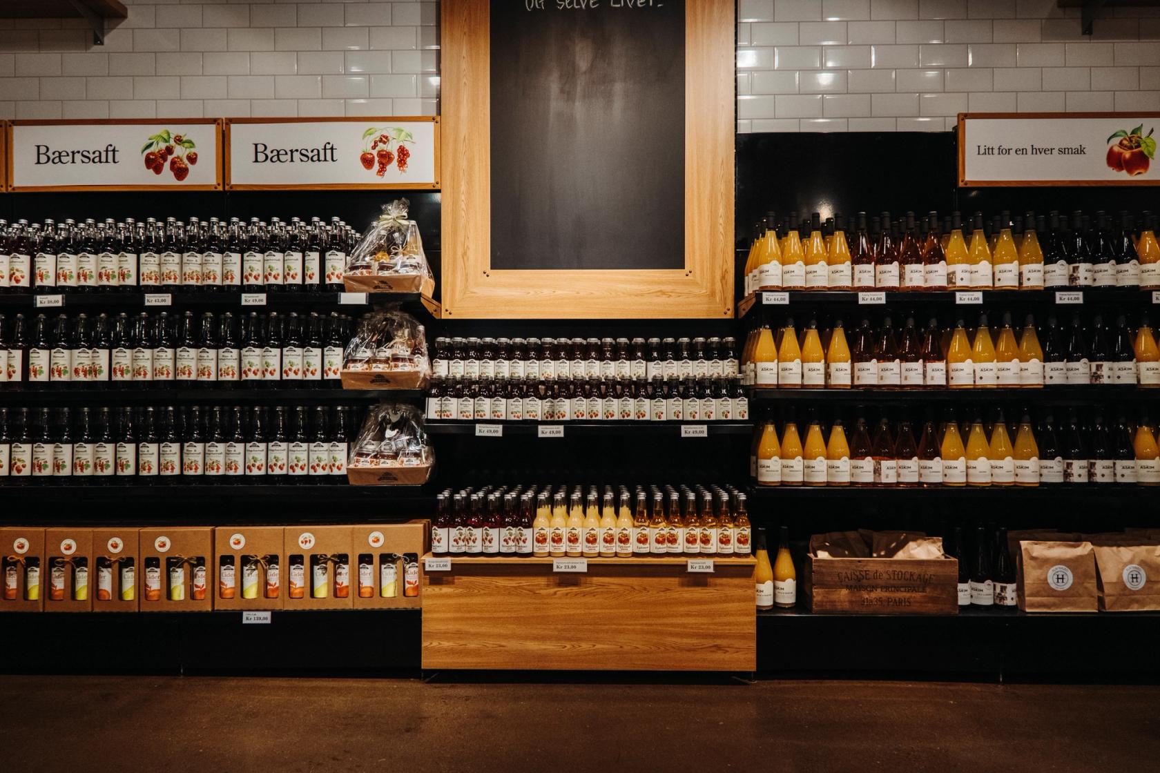 På frukt- og bærpresseriet i Askim lager de en hel rekke produkter; eplesafter, bærsafter, geléer, syltetøy og rapsoljer basert på gode råvarer.