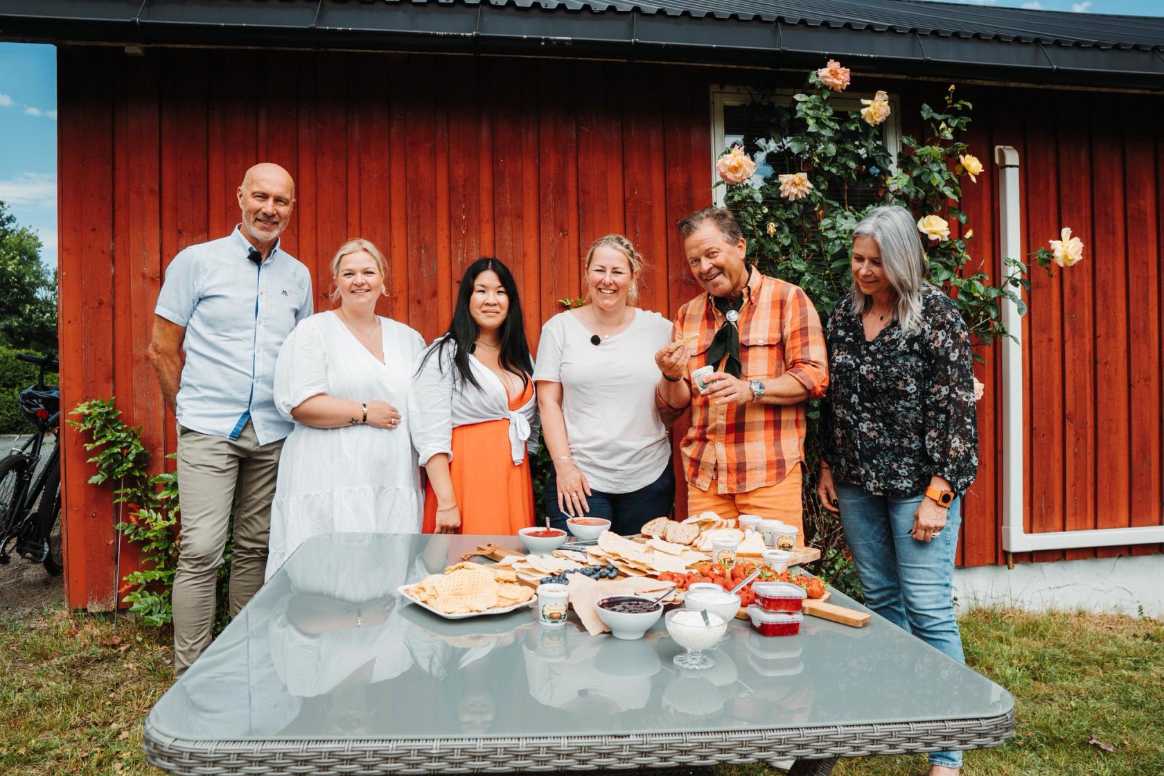 Det er gründer og bonde Per Gunnar Tanum som fikk ideen om å skape sin egen bedrift basert på gode rørte bær og helt særegne kryddersmør.