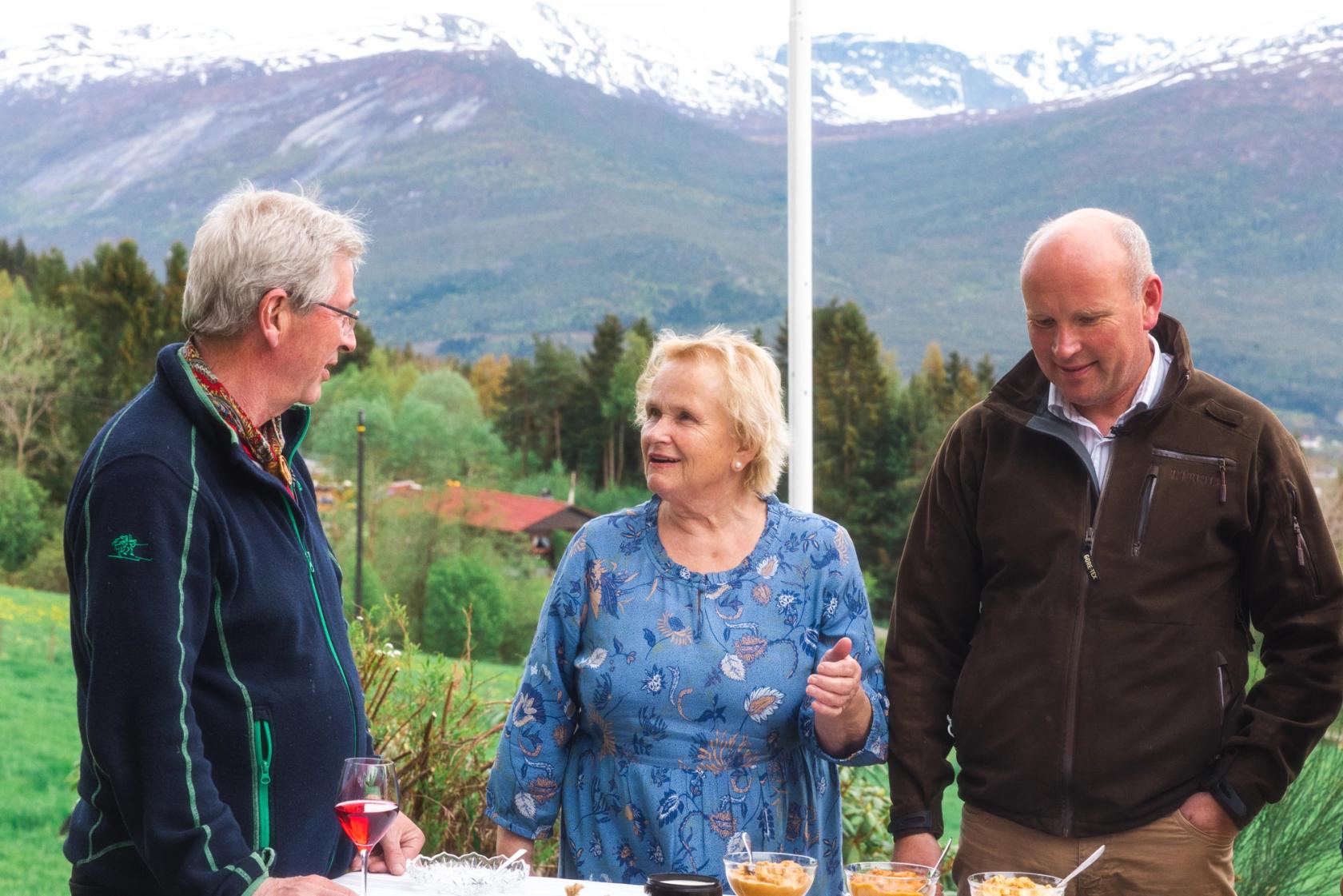 Egil Fjellestad har tatt over stafettpinnen fra moren sin, Kari-Ann, og produserer flere svært tradisjonsrike produkter av melk fra egen gård.