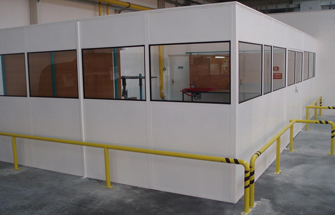 Workspace room made with industrial partitioning