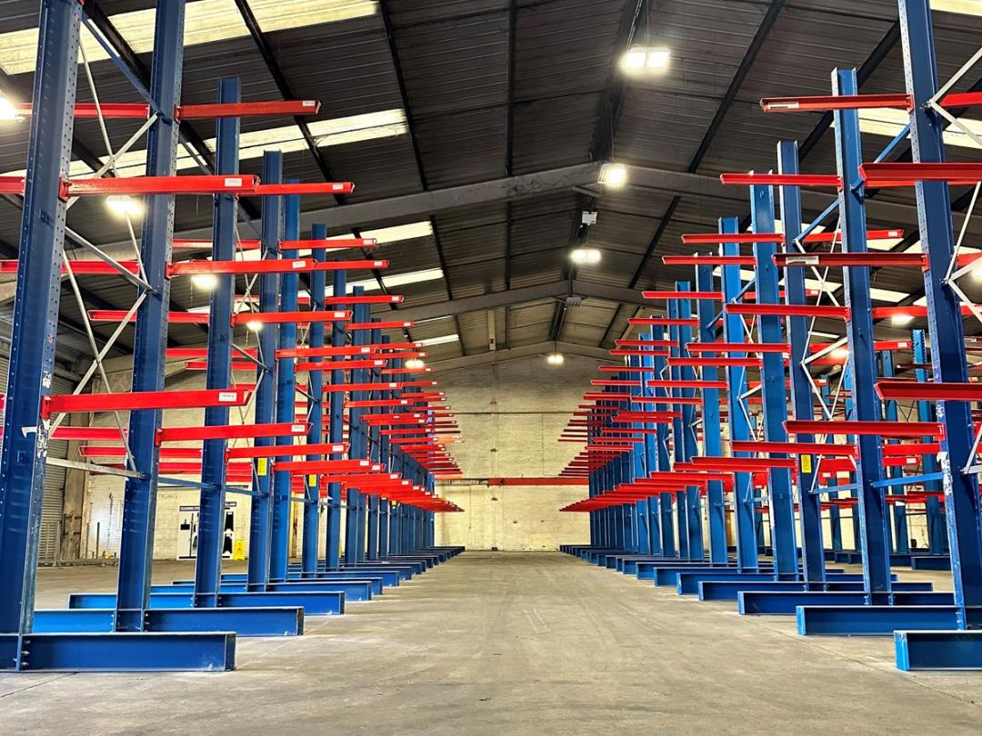 Cantilever racking pallet shelves, empty