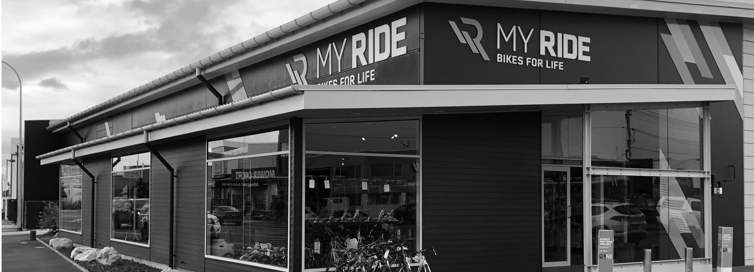 motobecane 2019 elite adventure aluminum 27 speed front suspension hybrid bicycle