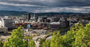 El estrechón de manos como saludo vuelve a ser polémica en Oslo. Esta vez entre un alumno y la directora de su escuela