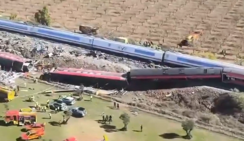 Al menos 68 muertos tras el violento choque entre dos trenes en España