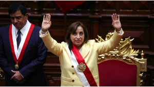 Dina Boluarte jura como presidenta de Perú tras la destitución y detención de Pedro Castillo