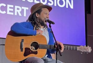 Stig Van Eijk participará de nuevo en el Melodi Grand Prix con un fuerte mensaje para el mundo