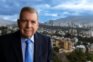 Edmundo González Urrutia aterriza en Madrid para iniciar su exilio en España