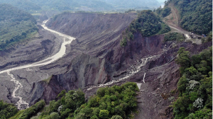 Una enorme mancha de 6300 barriles de petróleo se extiende por el Amazonas en Ecuador