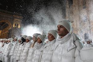 Impresionante presentación Primavera-Verano de Moncler con 18000 asistentes en su 70 Aniversario