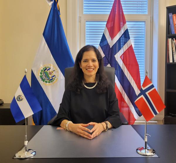 Saludo de la Embajadora de El Salvador, Claudia Beltrán