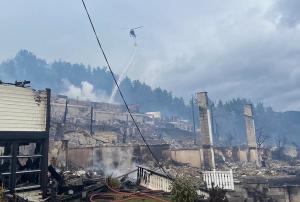 Incendio destruye más de 100 viviendas en Krokstadelva 