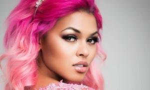 Cantante Alexandra Joner compra casa a su madre