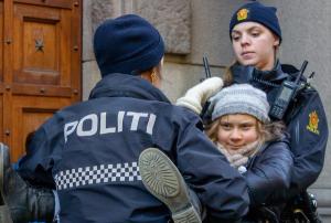 Greta Thunberg y activistas samis son desalojados tras continuas protestas en Noruega