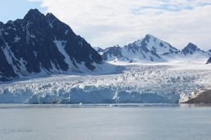Noruega anuncia una "solución" en una pugna con Rusia sobre el aprovisionamiento de islas del Ártico