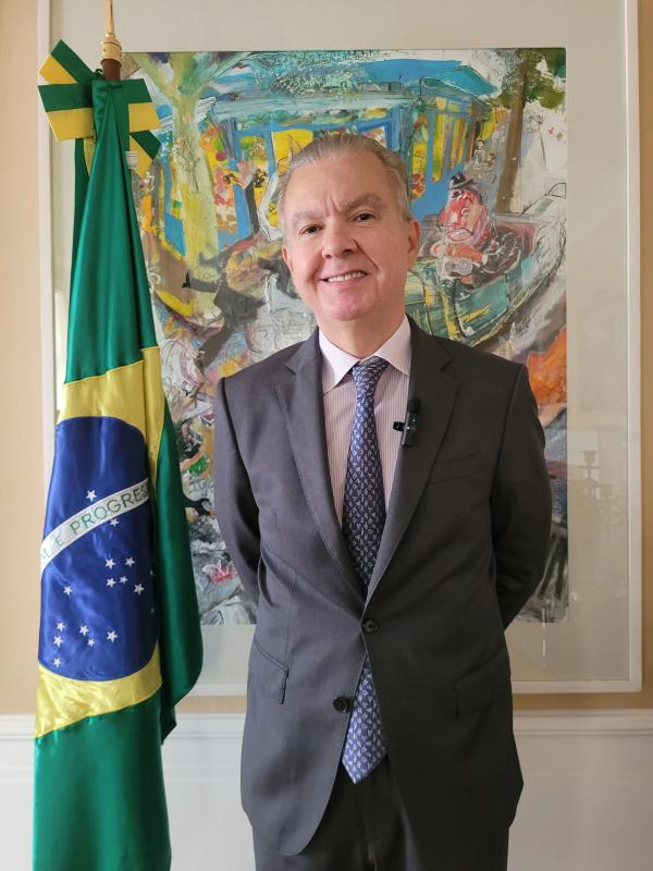 Assista à mensagem do Embaixador no Instagram