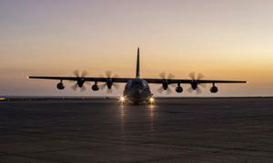 Aterriza en Guantánamo el primer vuelo militar con inmigrantes deportados desde EE.UU.