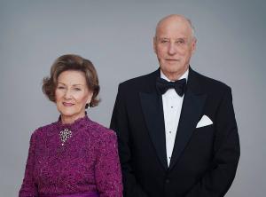 El Rey Harald V de Noruega regresa al país en un avión medicalizado tras caer enfermo en Malasia