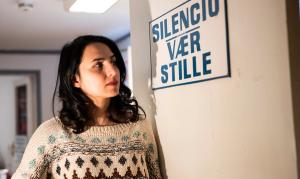 «Jeg sluttet aldri å skrive» Fatemeh Ekhtesari iransk poet