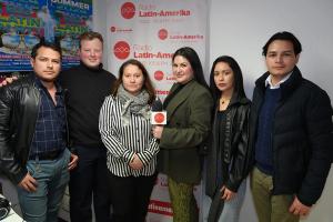 Jóvenes nicaragüenses galardonados con el Premio de la Paz para Estudiantes visitan Radio Latin-Amerika