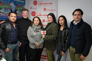 Jóvenes nicaragüenses galardonados con el Premio de la Paz para Estudiantes visitan Radio Latin-Amerika