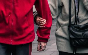 Noruega: Tribunal supremo condena a dos personas por estafar a más de 80 ancianas