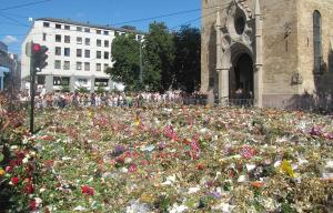Un mar de flores en Oslo Domkirke