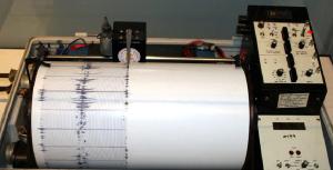 Ecuador declara el estado de excepción tras el terremoto que dejó 13 muertos
