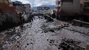 Aumentan a 18 los muertos tras aluvión en Quito