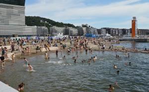 Levantan la recomendación de no bañarse en el Fiordo de Oslo 