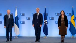 Finlandia y Suecia abren debates para decidir si ingresan a la OTAN