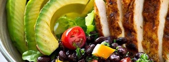 Ensalada de Aguacate y Tofu Ahumado