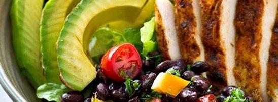 Ensalada de Aguacate y Tofu Ahumado