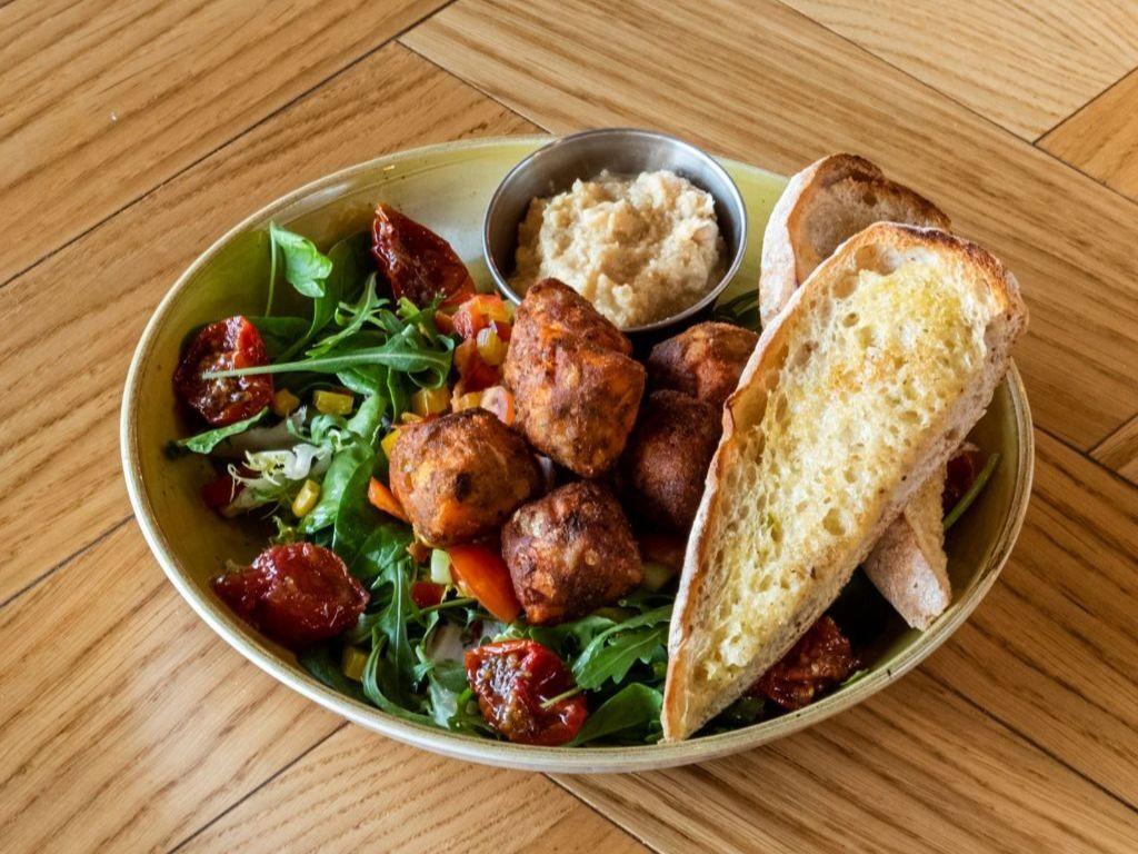 Falafel salad